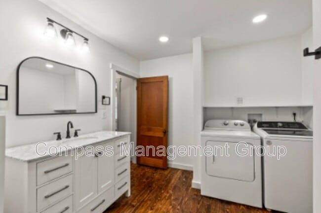 Building Photo - 3201 Davenport Rd