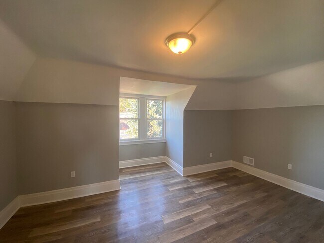 Building Photo - 181 N Balph Ave