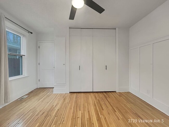 Building Photo - 2br 1ba 1cg ~ Security Deposit Free Altern...