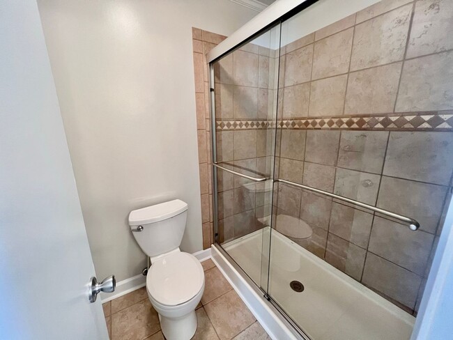 Building Photo - Updated & Ready 11-06-25! Charming Condo i...