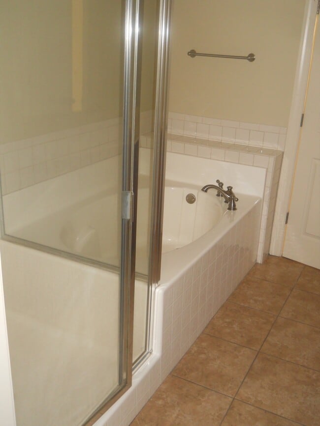 Building Photo - 3418RBarack