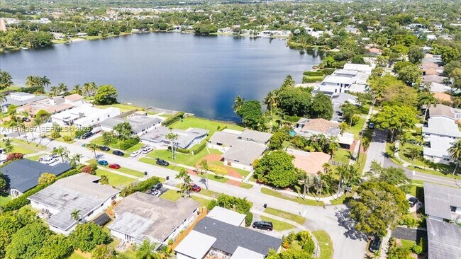 Building Photo - 1961 NE 188th St