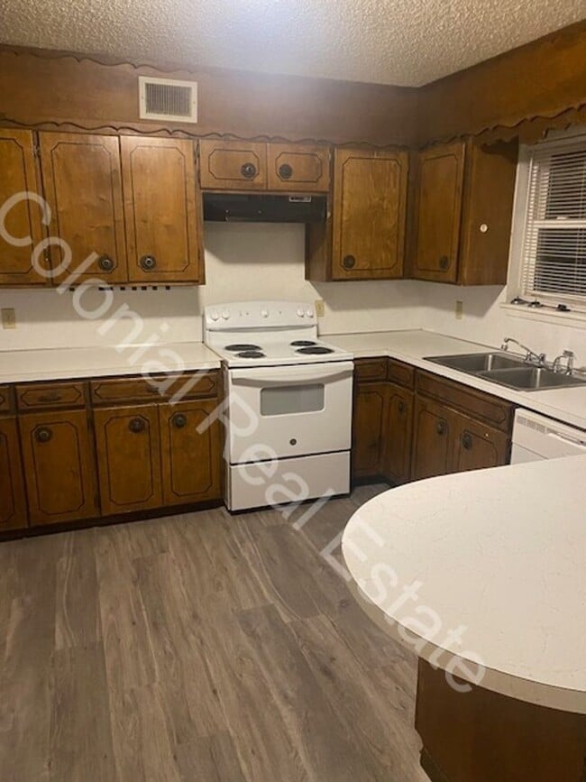 Building Photo - Cozy 3 Bedroom 2 Bath home