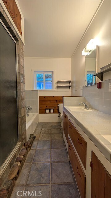 Building Photo - 546 Griswold Ave