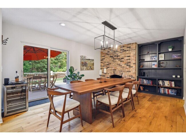 Building Photo - 18620 26th Ave N