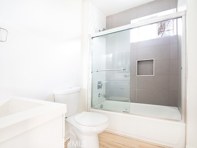 Building Photo - 2027 Vista Del Mar Ave