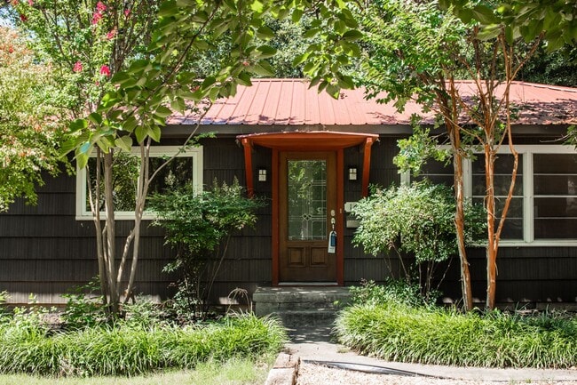 Building Photo - 1627 Oakland Ave