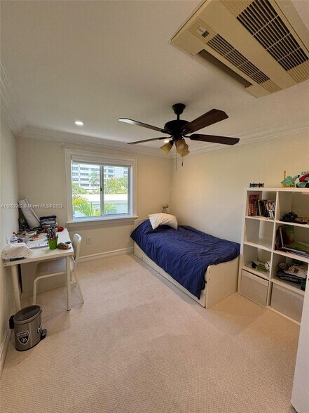 Building Photo - 10085 Bay Harbor Ter