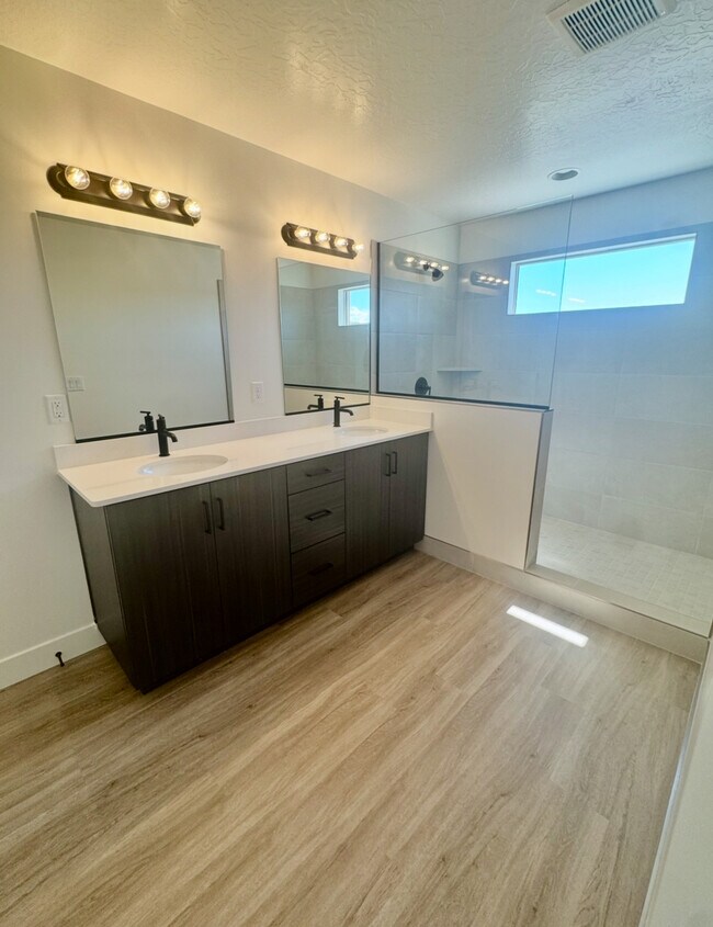 Building Photo - 5719 S Weehawken Ln