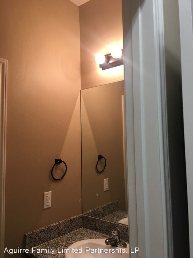 Building Photo - 2206 E Hwy 281