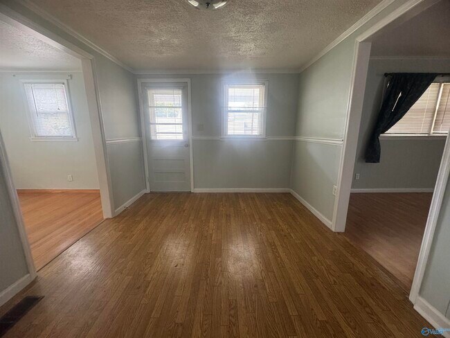 Building Photo - 1113 Humes Ave NE