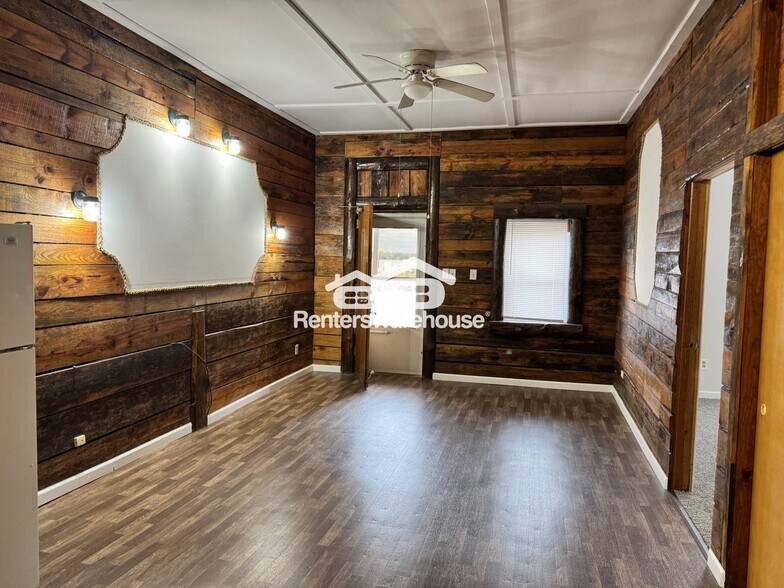 Building Photo - 227 E Marceau St