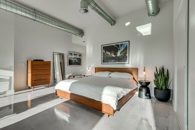 Building Photo - Newport Lofts 1502
