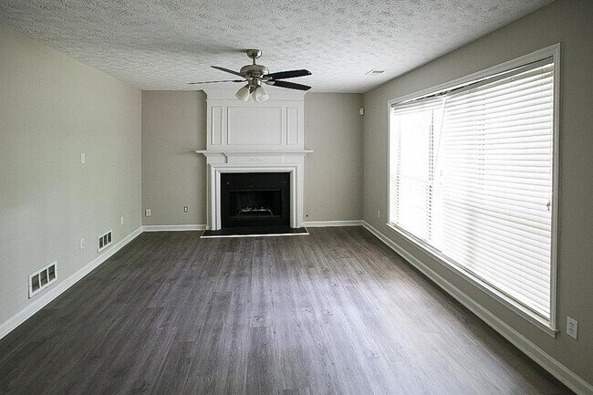 Building Photo - 4940 Tanners Spring Dr