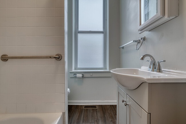 Building Photo - 2324 Callow Ave