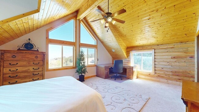 Building Photo - Cabin in Cedar Highlands