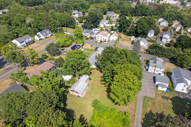 Building Photo - 160 Beecher St