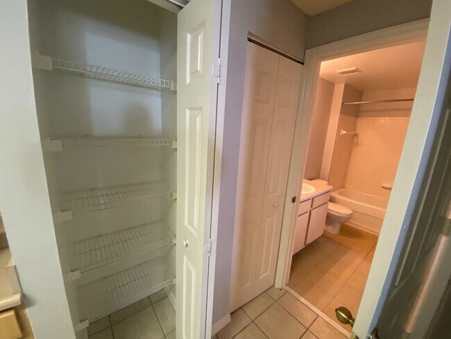 Building Photo - 10831 Windsor Walk Dr