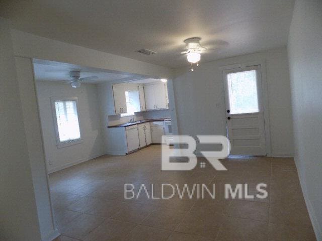 Building Photo - 16219 Silverhill Ave