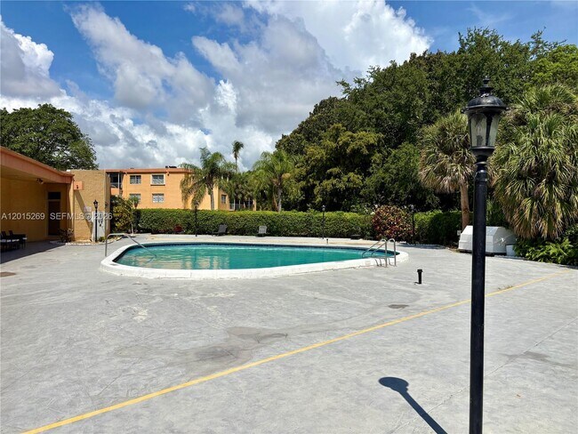 Building Photo - 4304 NW 9th Ave