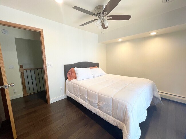 Building Photo - 3010 Fairview Rd SW