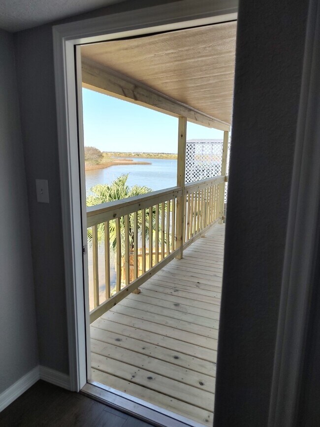 Building Photo - 219 Leeward Way