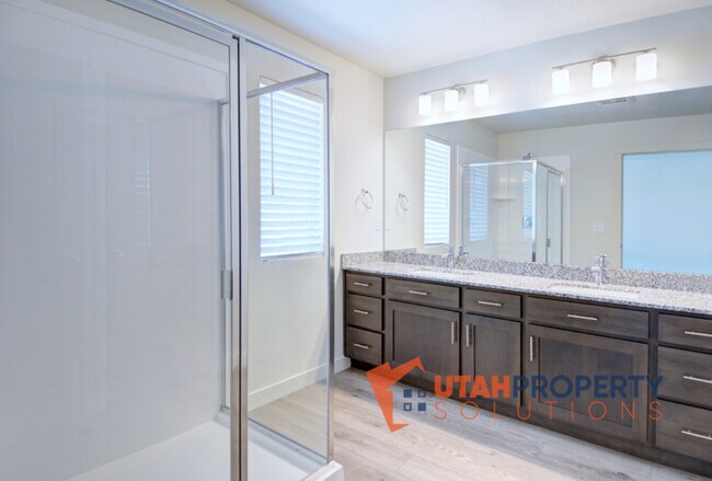 Building Photo - 959 W 540 S