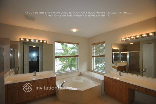 Building Photo - 9279 Madewood Ct