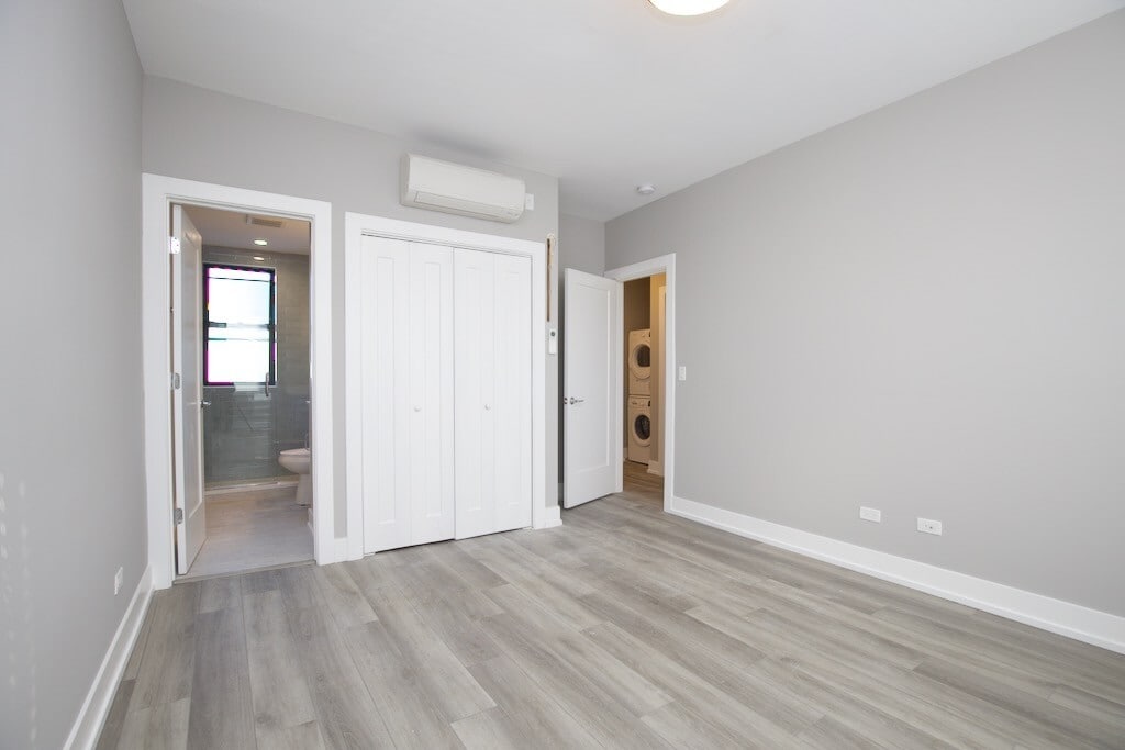 Building Photo - 3853 N Janssen Ave