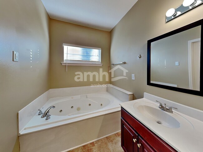 Building Photo - 661 Sugar Mill Dr