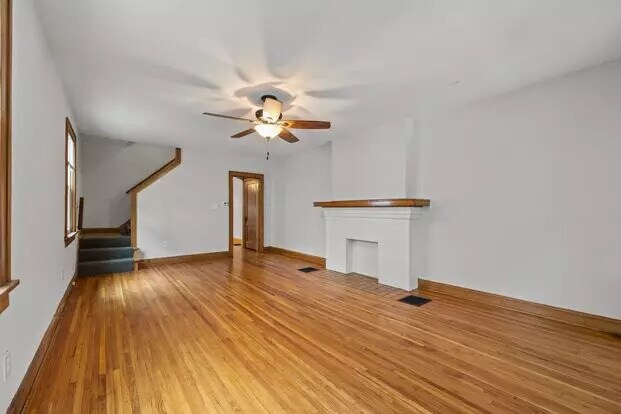 LIVING ROOM - 293 Olentangy St