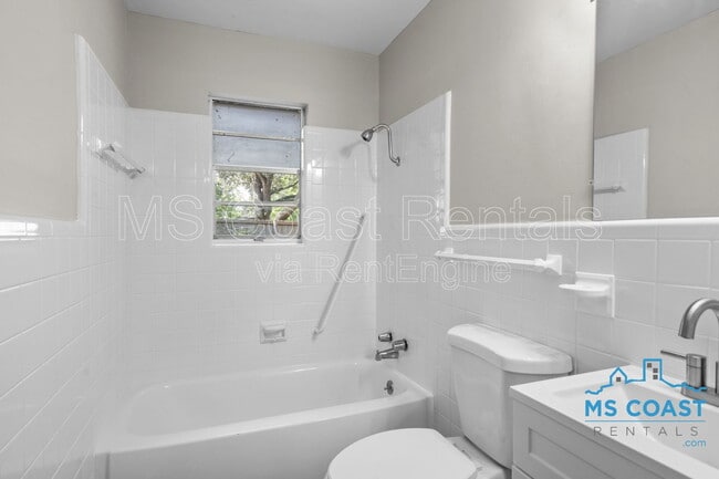Building Photo - 2121 Alice Dr