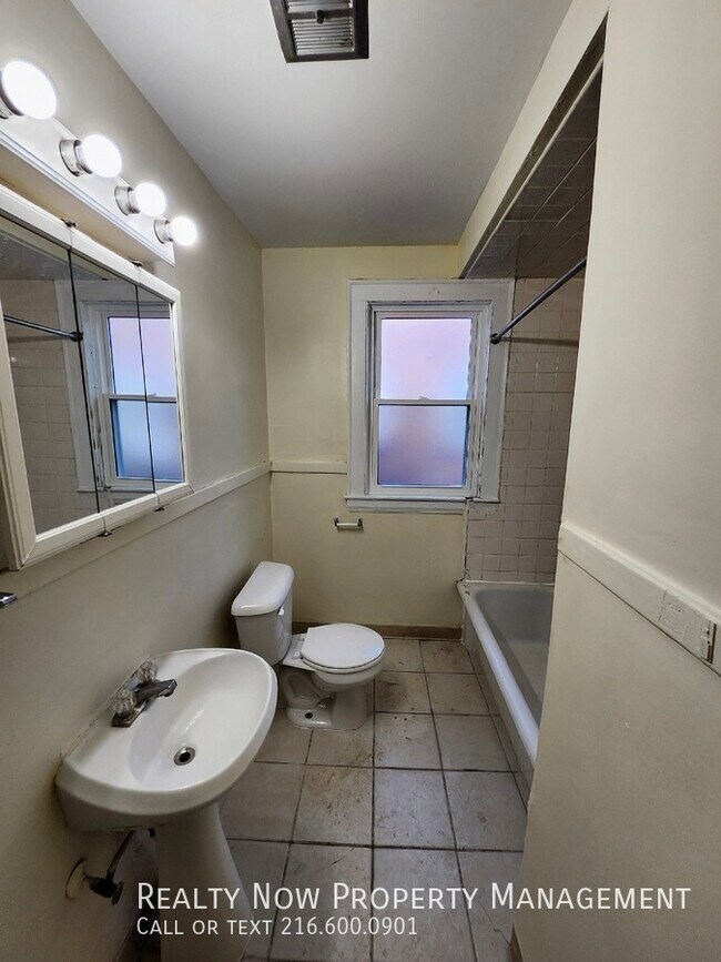 Building Photo - 2453 Overlook Rd