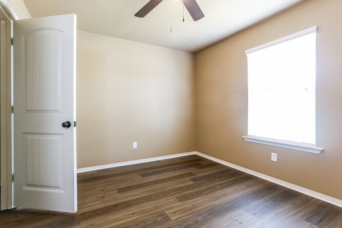 Building Photo - 6413 Amalie Dr