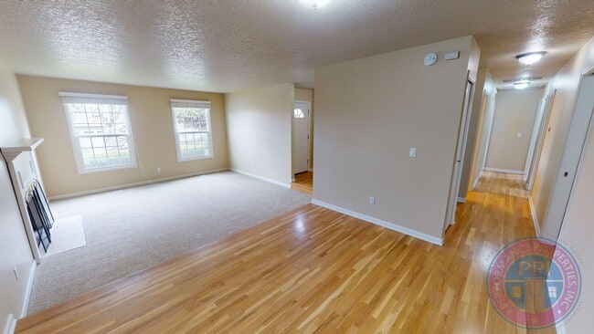 Building Photo - 2404 Saddle Ct