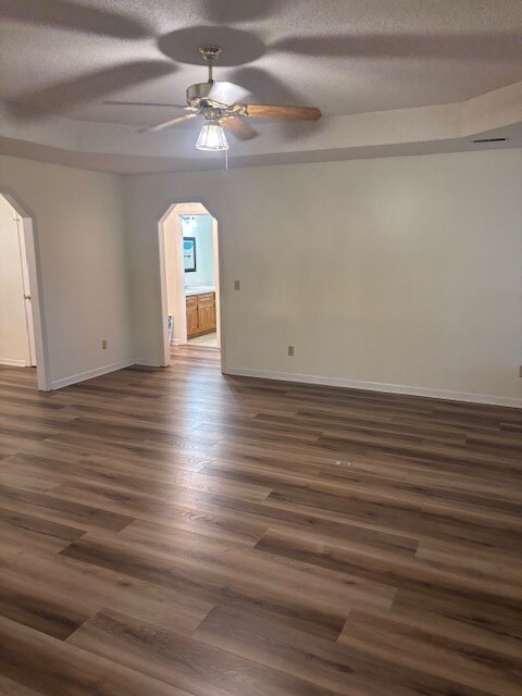 Building Photo - 1060 Waterway Dr