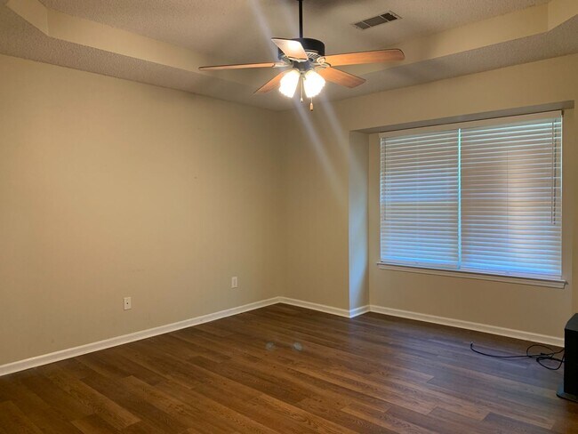 Building Photo - 1 Summer Ridge Ct