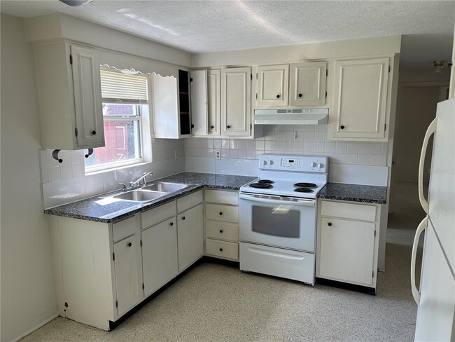 Building Photo - 2030 Hess Dr