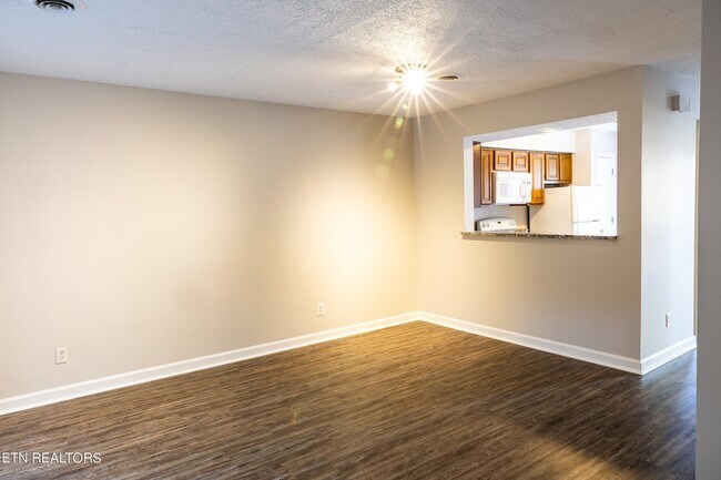 Building Photo - 135 Durwood Rd