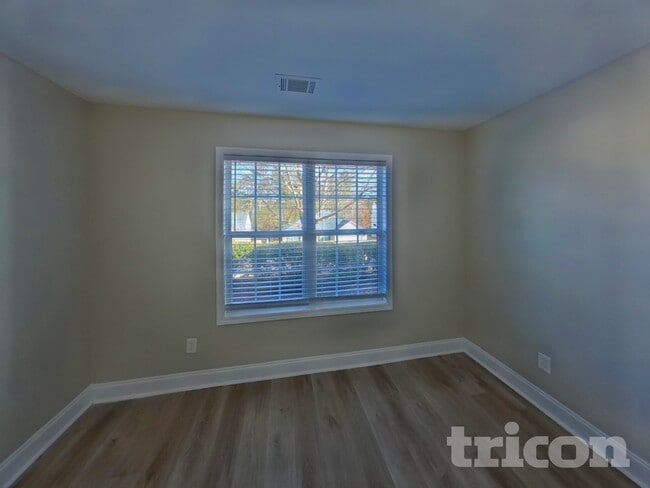 Building Photo - 1916 Roxey Ln