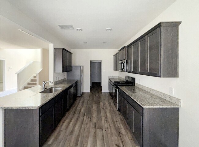 Building Photo - 913 Serena Dr