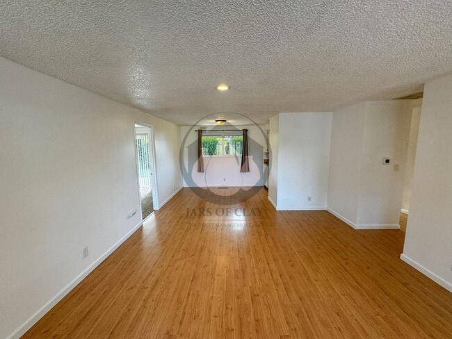 Building Photo - Adorable South Salem Home-Coming Available...