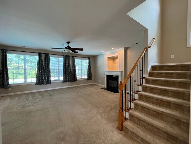 Building Photo - 9720 Royal Colony Dr
