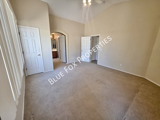 Building Photo - 6078 N Panorama Park Dr