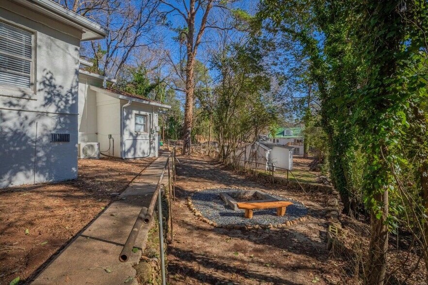 Building Photo - 838 Bobbin Mill Rd