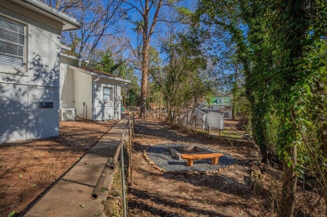 Building Photo - 838 Bobbin Mill Rd