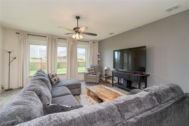 Building Photo - 205 Oakcrest Dr