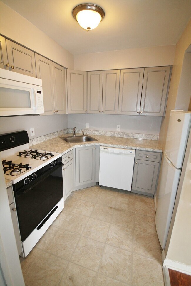 Building Photo - 1 Bedroom- Grandview Area