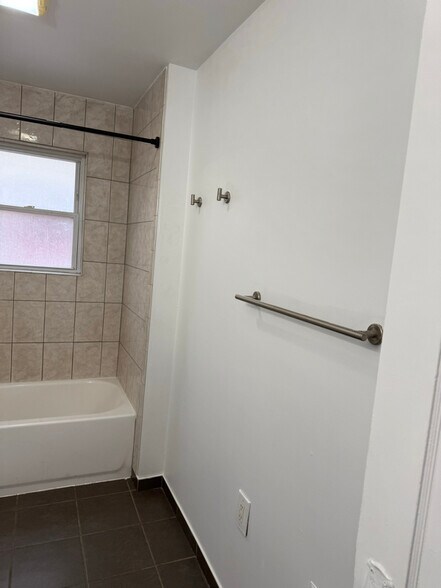 Building Photo - 122 Barton Ave