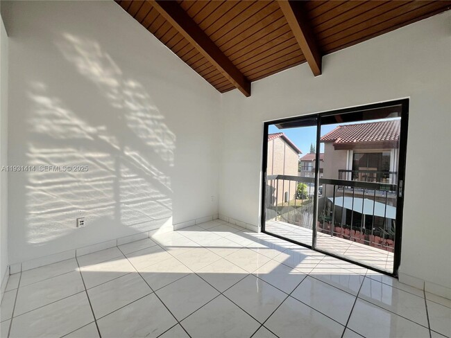 Building Photo - 1909 SW 107th Ave